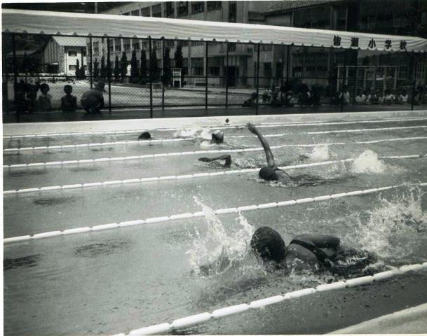 １９５７年（昭和３２年）　旧プール完成