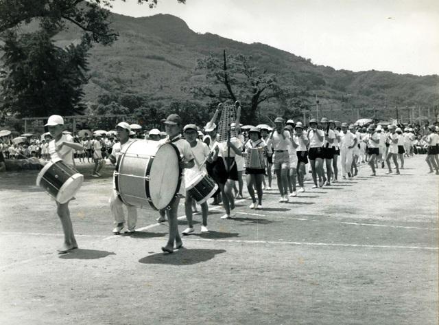 １９６５年（昭和４０年）　運動会での鼓笛隊演奏