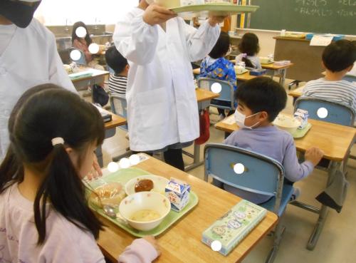 給食