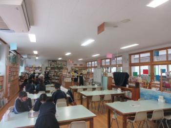 昼休みの図書室