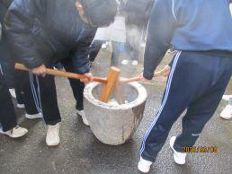 卒業を祝う餅つき大会